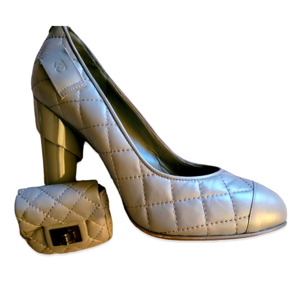 Chanel grey quilted pumps - Picture 2 of 12